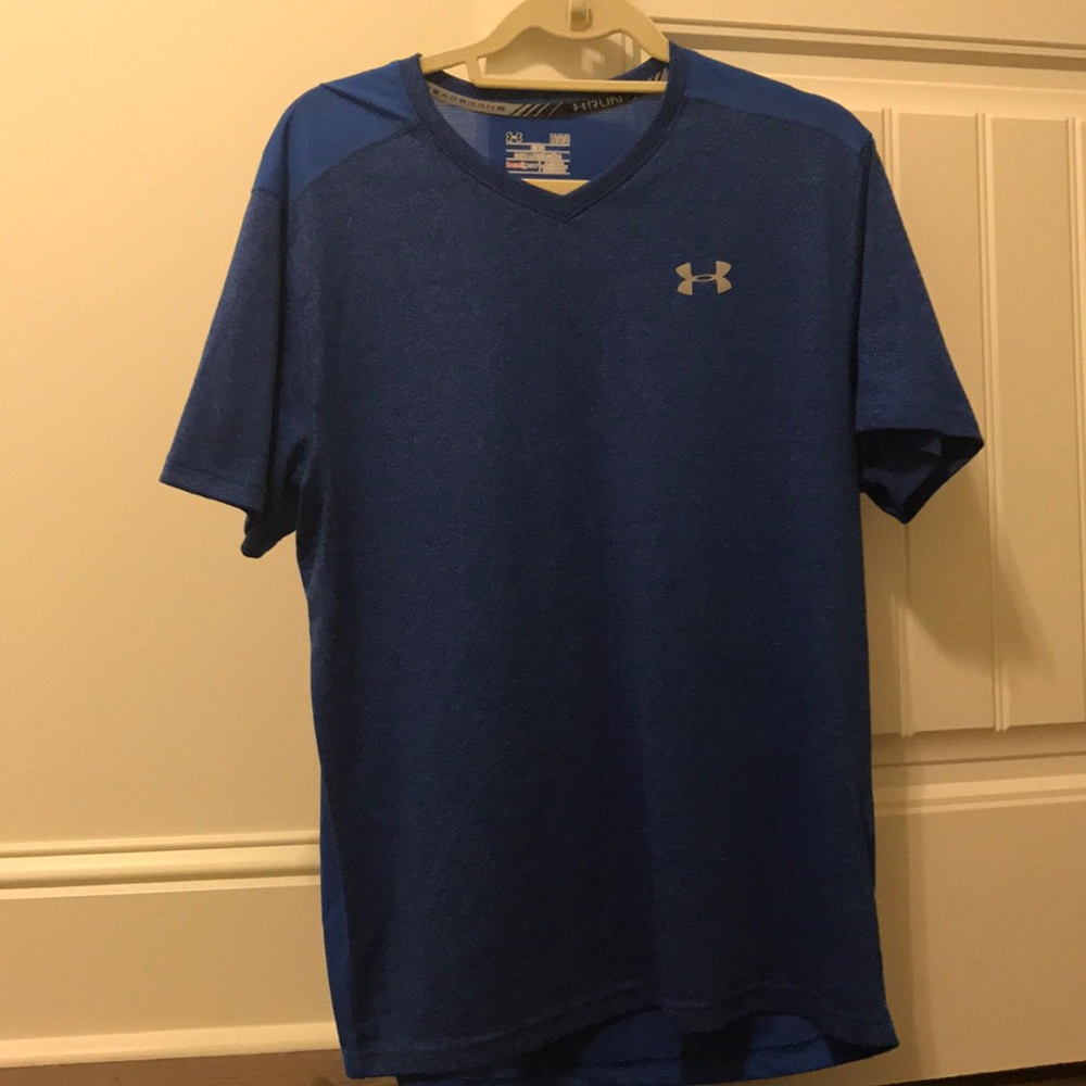 Men's Under Armour v-neck fitted running shirt